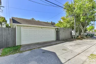 1416 Sealy St, Galveston, TX 77550 - Photo 38