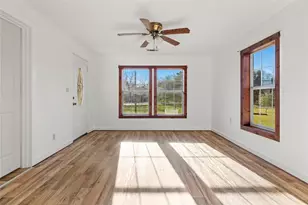 14202 Susie Ln, Alvin, TX 77511 - Photo 10