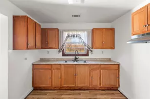 14202 Susie Ln, Alvin, TX 77511 - Photo 8