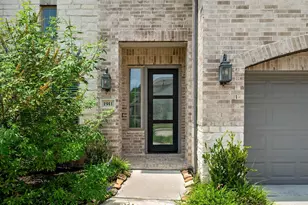 1911 Golden Leaf Dr, Missouri City, TX 77459 - Photo 2