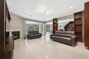 7610 Guinevere Dr, Sugar Land, TX 77479 - Photo 10