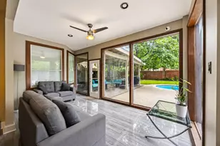 7610 Guinevere Dr, Sugar Land, TX 77479 - Photo 14