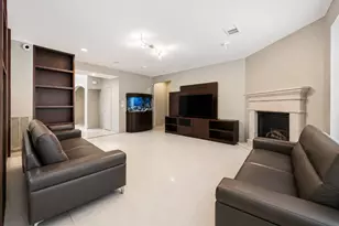7610 Guinevere Dr, Sugar Land, TX 77479 - Photo 12