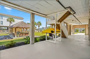 1314 Hawaii Dr, Tiki Island, TX 77554 - Photo 32