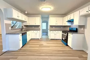 7506 Broken Arrow St, Baytown, TX 77521 - Photo 10