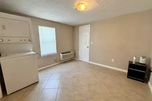 422 W Burleson St, Wharton, TX 77488 - Photo 10