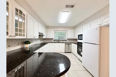 4027 Martinshire Drive, Houston, TX 77025 - Photo 14