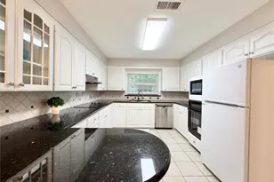 4027 Martinshire Dr, Houston, TX 77025 - Photo 14