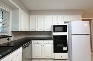 4027 Martinshire Dr, Houston, TX 77025 - Photo 10
