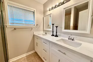 4027 Martinshire Dr, Houston, TX 77025 - Photo 18
