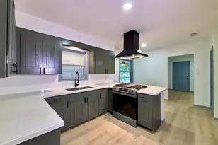 2419 Meadow Ln, La Marque, TX 77568 - Photo 4