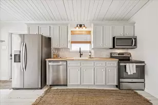 4119 Liberty Dr, Galveston, TX 77554 - Photo 10