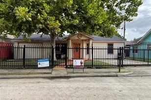 910 Coronado St, Houston, TX 77009 - Photo 1