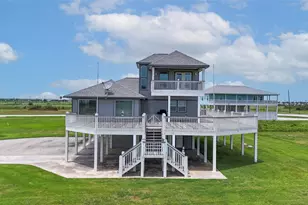 816 Pinata Dr, Crystal Beach, TX 77650 - Photo 1