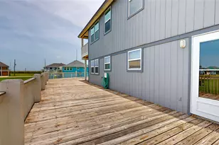 816 Pinata Dr, Crystal Beach, TX 77650 - Photo 10