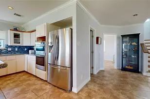 816 Pinata Dr, Crystal Beach, TX 77650 - Photo 18