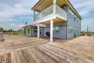 816 Pinata Dr, Crystal Beach, TX 77650 - Photo 8