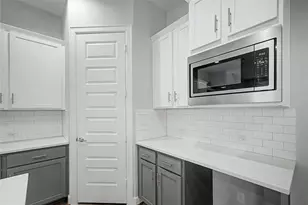 911 W 35th St, Houston, TX 77018 - Photo 10