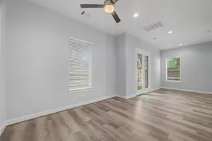 911 W 35th St, Houston, TX 77018 - Photo 12