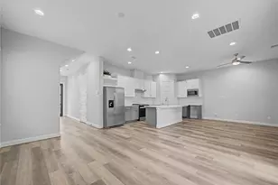 911 W 35th St, Houston, TX 77018 - Photo 4