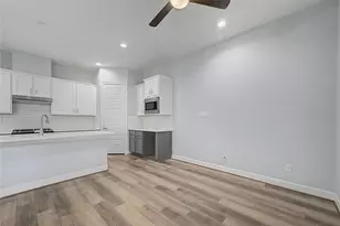 911 W 35th St, Houston, TX 77018 - Photo 6