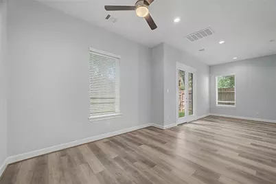 911 W 35th Street #E, Houston, TX 77018 - Photo 12