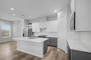 911 W 35th St, Houston, TX 77018 - Photo 1