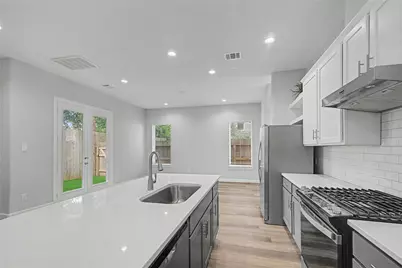 911 W 35th Street #E, Houston, TX 77018 - Photo 14