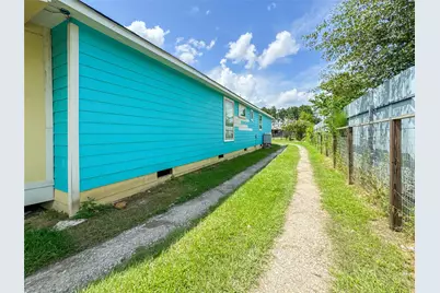 1060 County Road 5021, Cleveland, TX 77327 - Photo 26