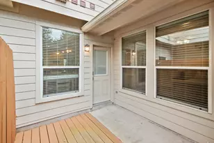 55 W Pipers Green St, The Woodlands, TX 77382 - Photo 2