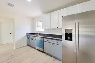 301 Cypress St, Lake Jackson, TX 77566 - Photo 14