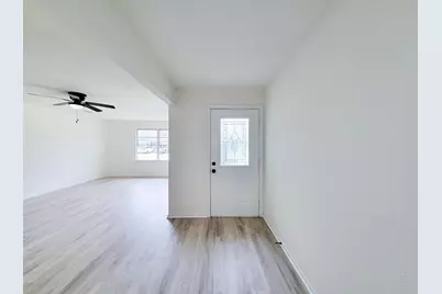301 Cypress Street, Lake Jackson, TX 77566 - Photo 4