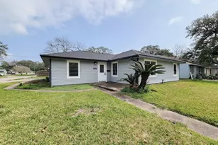 301 Cypress St, Lake Jackson, TX 77566 - Photo 38