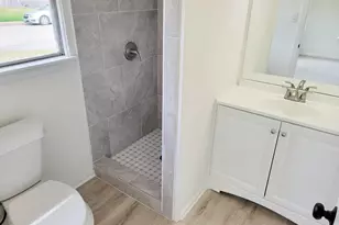 301 Cypress St, Lake Jackson, TX 77566 - Photo 24