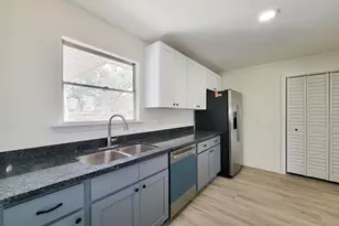 301 Cypress St, Lake Jackson, TX 77566 - Photo 12
