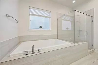 10950 Wrenwood Green, Houston, TX 77043 - Photo 16