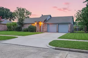 8410 Garden Parks Dr, Houston, TX 77075 - Photo 2