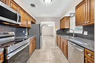 8410 Garden Parks Dr, Houston, TX 77075 - Photo 14