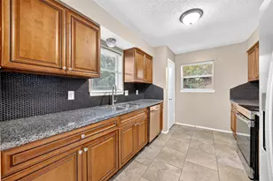 8410 Garden Parks Dr, Houston, TX 77075 - Photo 12