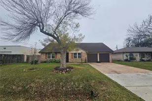 2818 Spa Dr, Deer Park, TX 77536 - Photo 2