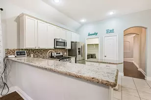 1065 Brigid Ct, Dickinson, TX 77539 - Photo 8