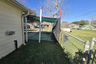 3220 Iowa St, Baytown, TX 77520 - Photo 14