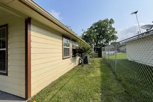 3220 Iowa St, Baytown, TX 77520 - Photo 12