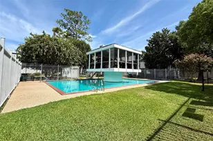 10183 Beekman Pl Dr, Houston, TX 77043 - Photo 4