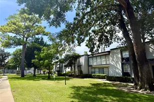 10183 Beekman Pl Dr, Houston, TX 77043 - Photo 22