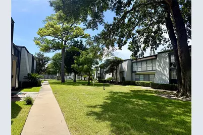 10183 Beekman Place Drive, Houston, TX 77043 - Photo 1