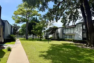 10183 Beekman Pl Dr, Houston, TX 77043 - Photo 1