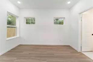 5105 Mallow St, Houston, TX 77033 - Photo 28