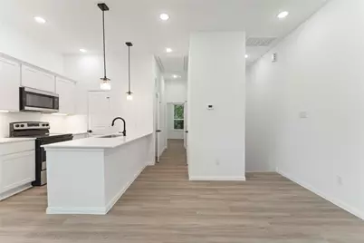 5105 Mallow Street #A/B, Houston, TX 77033 - Photo 8