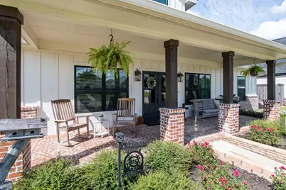 1 Greystone Court, Angleton, TX 77515 - Photo 2